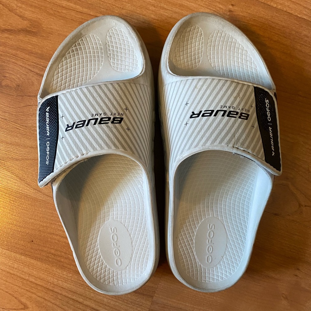 Bauer OOFOS Mens Size 7, Hockey recovery slides